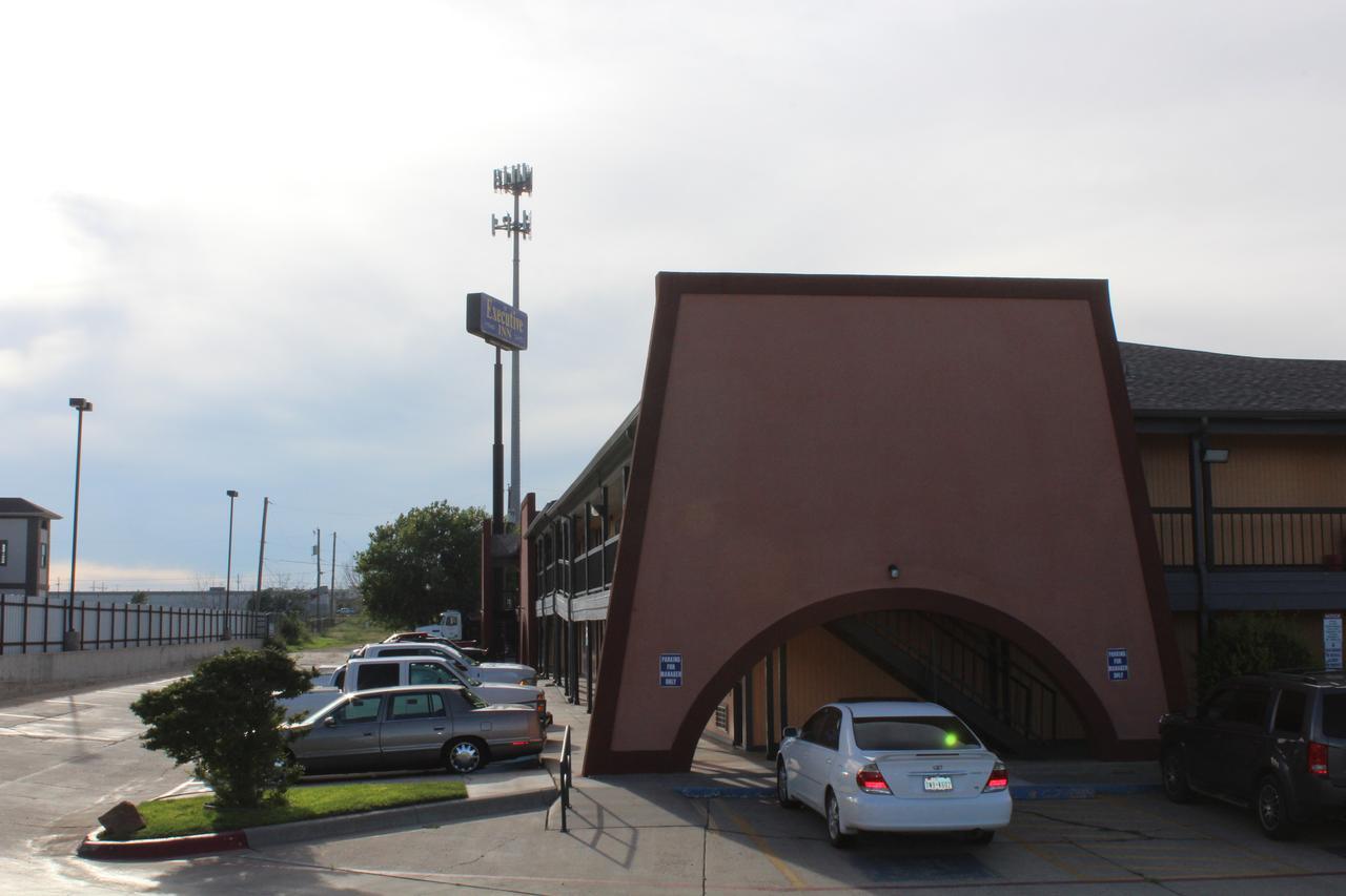 The Executive Inn & Suites Amarillo Exterior photo